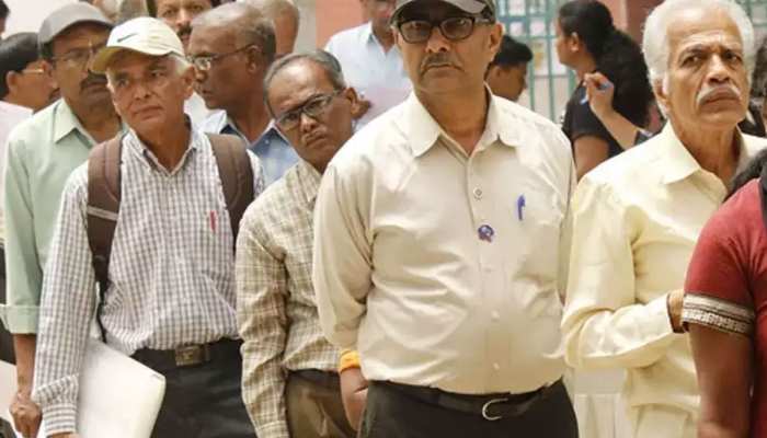 facelity for pensioners postman will come at pensioners home and do process  of digital life certificate | सरकार की पेंशनर्स के ल‍िए सुव‍िधा, घर बैठे-बैठे  जारी होगा ड‍िज‍िटल लाइफ सर्ट‍िफ‍िकेट | Hindi News, बिजनेस