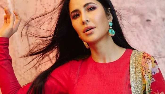  Katrina kaif देने वाली हैं गुड न्यूज, बेबी बम्प छुपाती आई नजर?