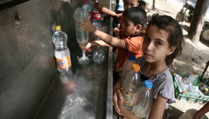 Gaza में कंठ गीले करना भी हो रहा मुश्किल, एक दिन का मिल रहा बस इतना पानी