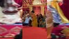 दुर्गा पूजा में तड़कती-भड़कती पीली साड़ी और उसपर खूबसूरत से झुमके पहन पहुंचीं Kajol, 49 की उम्र में खूबसूरती से 30 वाली एक्ट्रेस को दी टक्कर