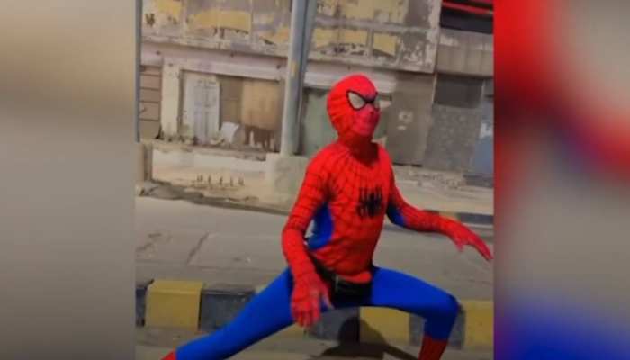 Trending Video: रमता जोगी पर बीच सड़क पर मस्त मलंग होकर नाचा Spider Man