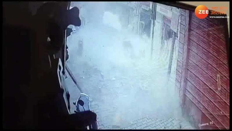 accident live video: बाइक सवार पर भरभराकर गिरी दीवार, मौत का लाइव वीडियो सामने आया
