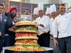 World Biggest Burger: ਪੰਜਾਬ ਦੇ 'Burger Chachu' ਨੇ ਬਣਾਇਆ 100 ਕਿਲੋ ਦਾ Burger