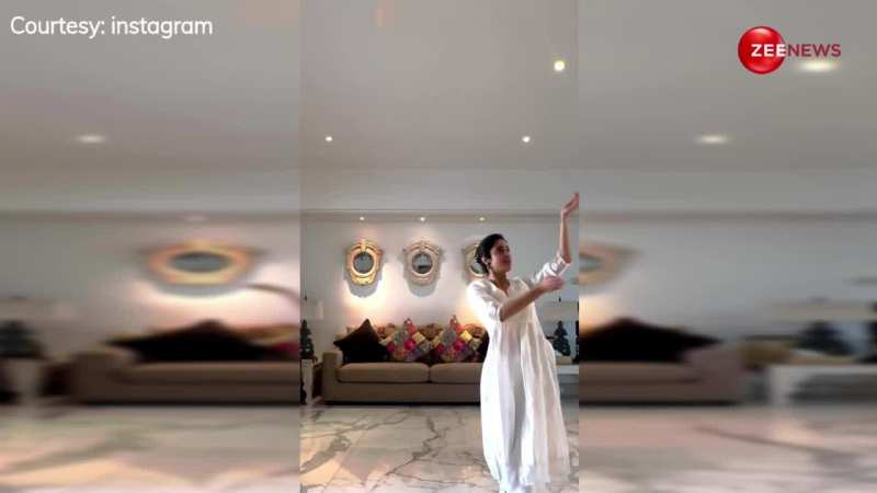 Janhvi Kapoor ने दिखाया अपना छिपा हुआ टैलेंट, घर के लिविंग रूम में किया डांस और जीत लिया दिल 