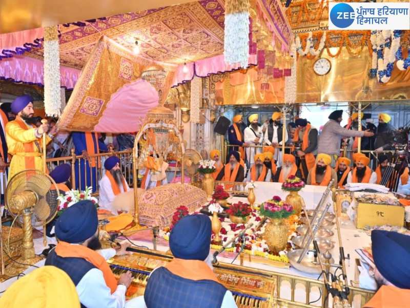 ਸ੍ਰੀ ਗੁਰੂ ਨਾਨਕ ਦੇਵ ਜੀ ਦੇ ਪ੍ਰਕਾਸ਼ ਪੁਰਬ ਮੌਕੇ ਸ੍ਰੀ ਹਰਿਮੰਦਰ ਸਾਹਿਬ ਵੱਡੀ ਗਿਣਤੀ 'ਚ ਸੰਗਤ ਹੋਈ