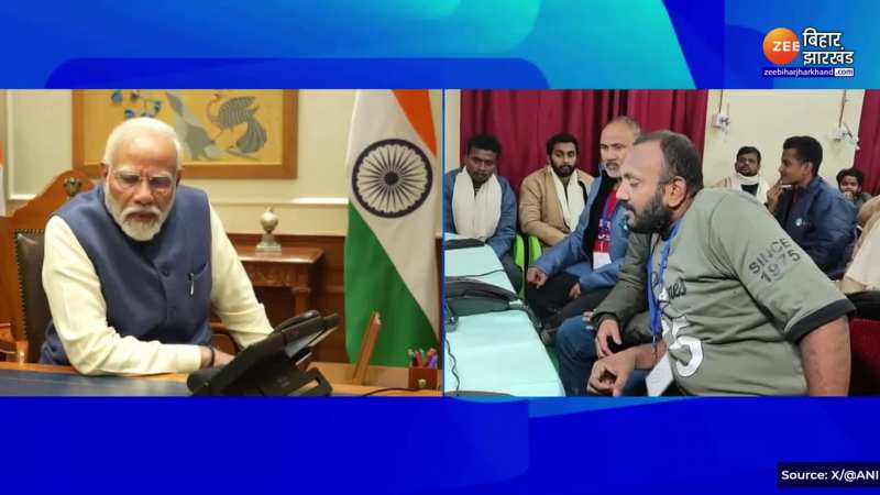 Silkyara Tunnel Rescue Operation: PM Modi ने सुरंग से बाहर निकले श्रमिकों का फोन पर जाना हालचाल, देखें वीडियो Silkyara Tunnel Rescue Operation: PM Modi ने सुरंग से बाहर निकले श्रमिकों का फोन पर जाना हालचाल, देखें वीडियो