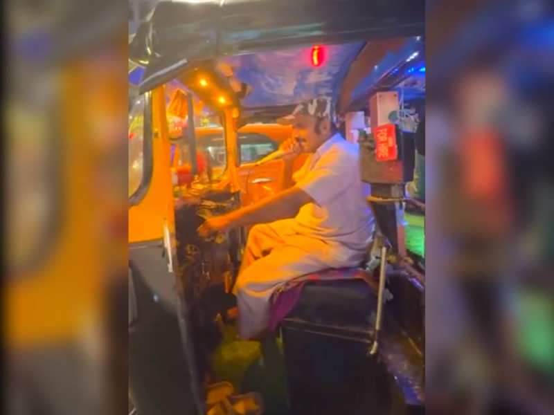 Viral video: मोहम्मद रफी का जबरा फैन है ये ऑटो ड्राइवर, गाड़ी चलाते हुए सुरीली आवाज में गाया ये गाना Viral video: मोहम्मद रफी का जबरा फैन है ये ऑटो ड्राइवर, गाड़ी चलाते हुए सुरीली आवाज में गाया ये गाना
