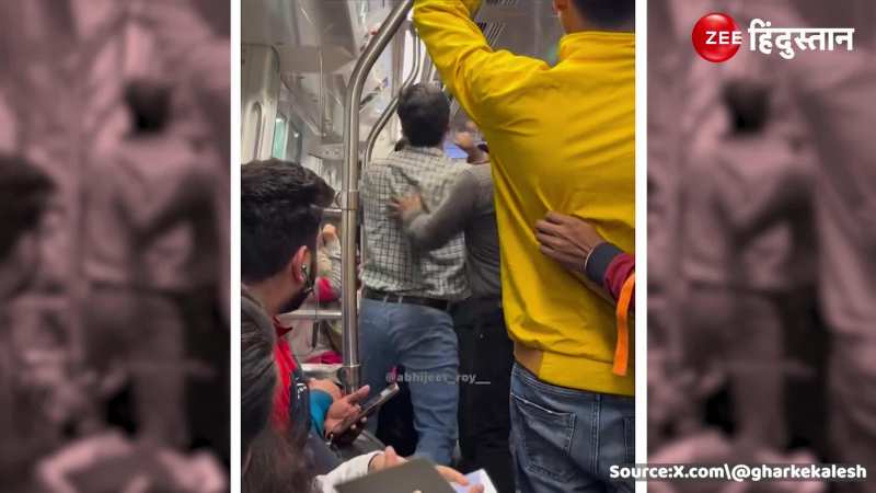 Delhi Metro Fight: दिल्ली मेट्रो में सीट के लिए हुआ बवाल, दो शख्स ने बीच जमकर हुई मार-पीट ! 