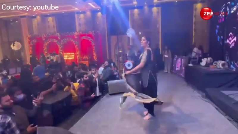 Sapna Chaudhary के फैंस ने आज से पहले नहीं देखा होगा एक्ट्रेस का इतना तगड़ा डांस वीडियो, इंटरनेट पर 2 महीने से हो रहा है वायरल Sapna Chaudhary के फैंस ने आज से पहले नहीं देखा होगा एक्ट्रेस का इतना तगड़ा डांस वीडियो, इंटरनेट पर 2 महीने से हो रहा है वायरल
