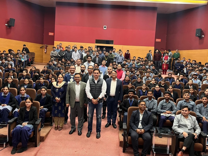 उत्तराखंडः मंत्री सौरभ बहुगुणा ने ITI छात्रों के साथ किया संवाद, हर मांग पूरी करने का किया वादा