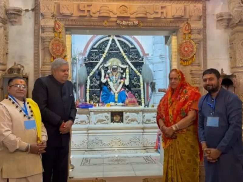 Rajasthan: पत्नी संग मां त्रिपुरा सुंदरी मंदिर पहुंचे उपराष्ट्रपति जगदीप धनखड़, विशेष पूजा अर्चना की Rajasthan: पत्नी संग मां त्रिपुरा सुंदरी मंदिर पहुंचे उपराष्ट्रपति जगदीप धनखड़, विशेष पूजा अर्चना की
