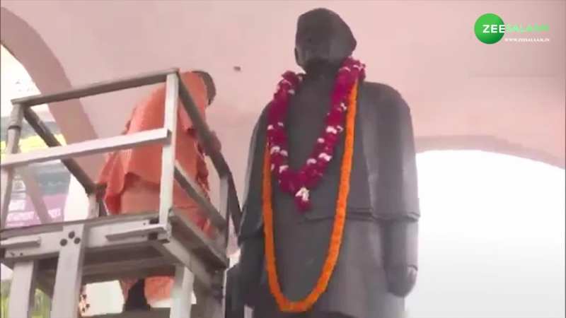 Vallabhbhai Patel Death Anniversary: वल्लभभाई पटेल की 73वीं पुण्यतिथि, CM योगी ने अर्पित की पुष्पांजलि