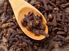 Clove Health Benefits: सर्दियों में इन परेशानियों का रामबाण इलाज है लौंग, मिनटों में गायब होगा खांसी-जुखाम 