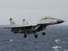 गोवा एयरपोर्ट पर फटा लड़ाकू विमान MiG-29K का टायर, देखें वीडियो