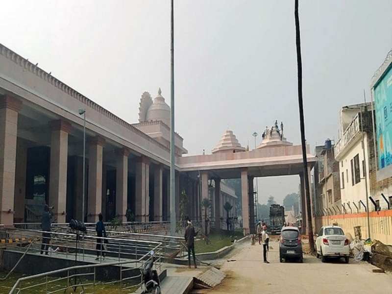 अयोध्या का नया रेलवे स्टेशन तमाम धार्मिक प्रतीकों से सुशोभित, लगाए गए भगवान राम के ये प्रतीक चिह्न