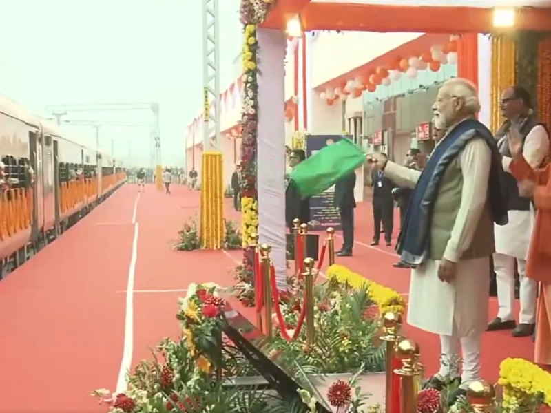 PM Modi Ayodhya Live: पीएम मोदी ने रेलवे स्टेशन के बाद अयोध्या में एयरपोर्ट का भी किया उद्घाटन