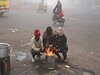 Weather Update: यूपी, पंजाब में बढ़ी ठिठुरन! कोहरा ने भी थामी रफ्तार, जानें- कब मिलेगी सर्द हवाओं से राहत? 