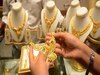 Gold-Silver Price: सोने की बढ़ी चमक, चांदी भी उछली, हफ्ते के पहले दिन कैसा रहा हाल?