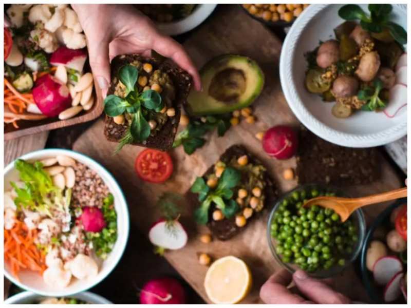 कैंसर से बचना है, तो इन 15 चीजों को बना लें अपना आहार