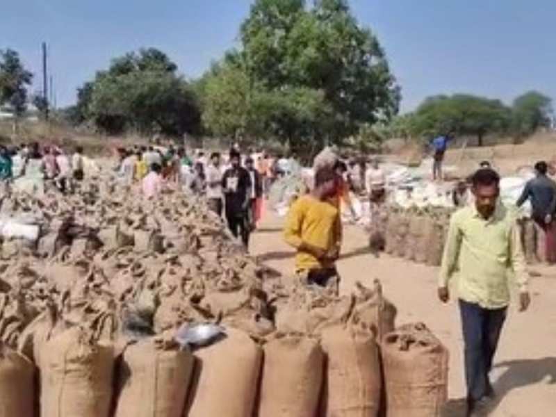 छत्तीसगढ़ में इस तरह हो रही किसानों से अवैध वसूली! समिति प्रबंधक पर लगा गंभीर आरोप