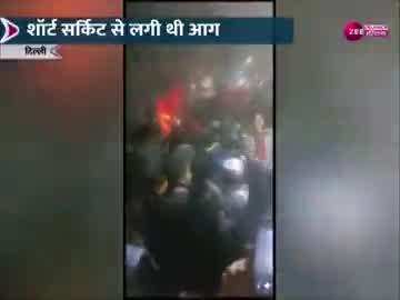 Seelampur video:  जूते-चप्पल की दुकान में लगी भीषण आग, लाख का सामान जलकर राख का अनुमान