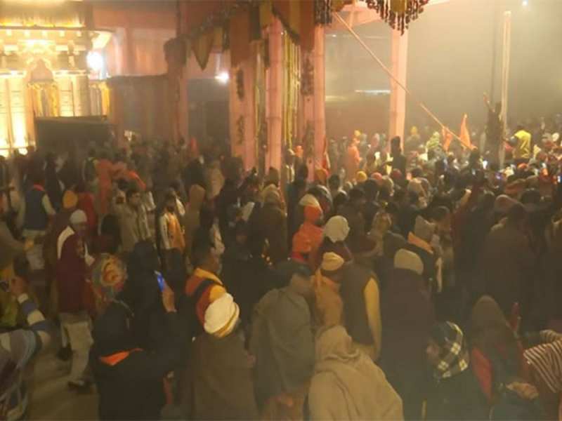 Ayodhya: राम मंदिर में प्राण प्रतिष्ठा के बाद आम लोगों के लिए खुले मंदिर के दरवाजे, भारी भीड़ से बिगड़ी व्यवस्था!