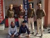 पुलिस की गिरफ्त में आरोपी.