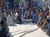 टोंक न्यूज: बिजली का तार टूटकर गिरने से युवक की मौत,ग्रामीणों ने दिया धरना