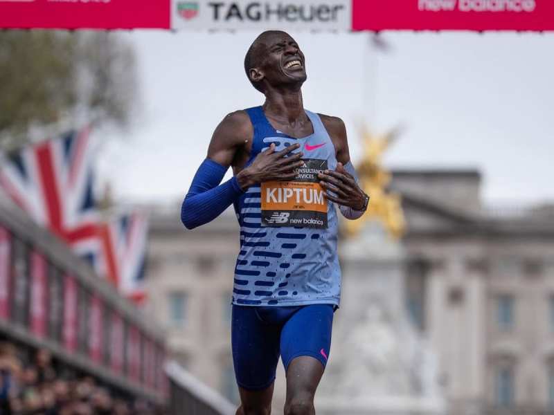 मैराथन में इतिहास रचने वाले केन्याई धावक केल्विन किप्टम की हुई मौत, सड़क दुर्घटना बना कारण  
