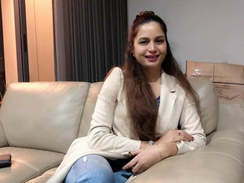 Singer Actress Malika Rajput died under Suspicious Circumstances | सिंगर मल्लिका  राजपूत की संदिग्ध परिस्थितियों में मौत, पंखे से लटका मिला शव | Hindi News,  Zee Hindustan Entertainment