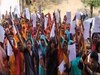 पीपलखूंट इलाके में पेड़ों की कटाई का महिलाओं ने किया विरोध, रैली निकाल किया अनोखा...