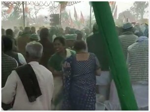 Jan Vishwas Yatra Before Tejashwi Yadav arrival in Sitamarhi Stage Broke |  Jan Vishwas Yatra: तेजस्वी यादव के पहुंचने से पहले टूटा मंच, मची भगदड़ |  Hindi News, Bihar loksabha Election 2024