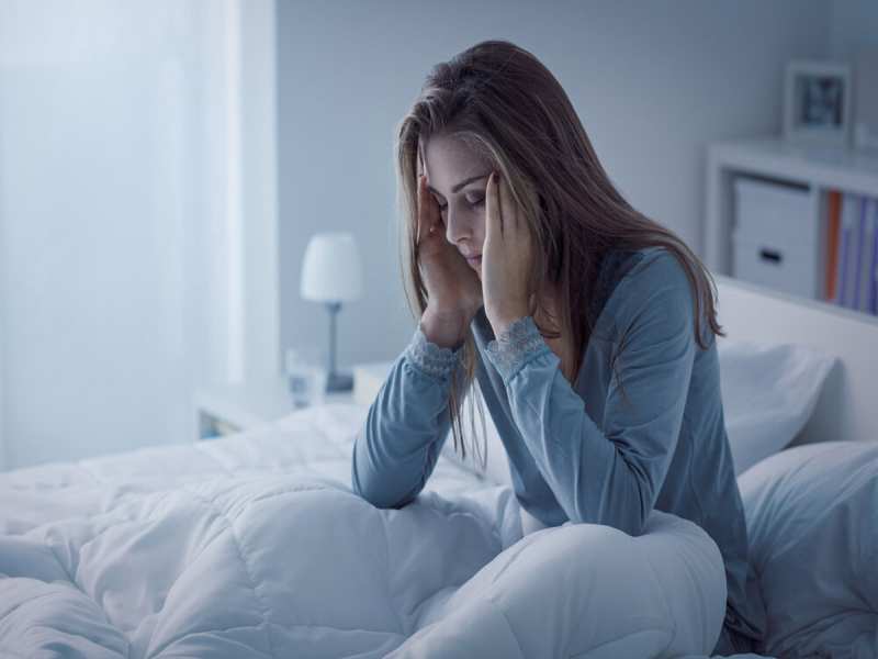 Sleep Problem: बेहद कम सोने की है आदत, तो हो जाएं सतर्क; हो सकती हैं ये 7 दिक्कतें