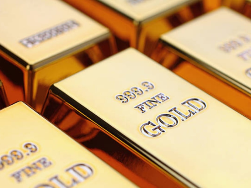 Gold Silver Price: सोने के साथ चांदी की भी चमक हुई कम, जानें आज किस रेट पर मिलेगा 10 ग्राम गोल्ड