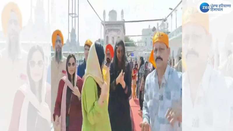 Amritsar News: ਅਦਾਕਾਰਾ ਤੇ ਮਾਡਲ ਨਰਗਿਸ ਫਾਖ਼ਰੀ ਦਰਬਾਰ ਸਾਹਿਬ ਵਿਖੇ ਹੋਈ ਨਤਮਸਤਕ