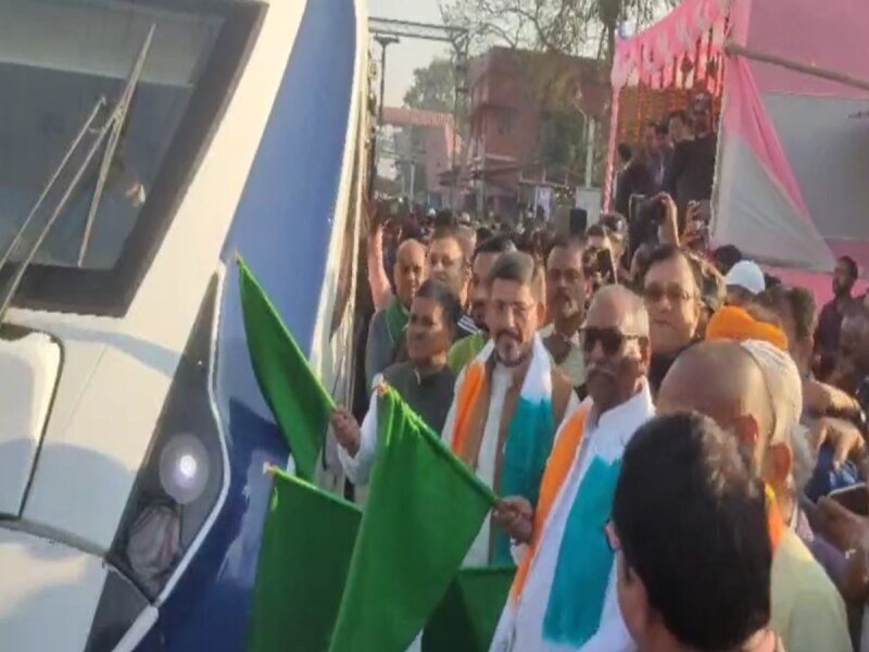Patna Ranchi Vande Bharat stoppage begins at Jehanabad station MP shows  green flag | पटना-रांची वंदे भारत का जहानाबाद स्टेशन पर ठहराव शुरू, सांसद  ने दिखाई हरी झंडी | Hindi News, गया