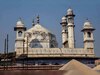 मंदिर ट्रस्ट ने ज्ञानवापी मस्जिद के तहखाने की मरम्मत और नमाजियों को रोकने की मांग की