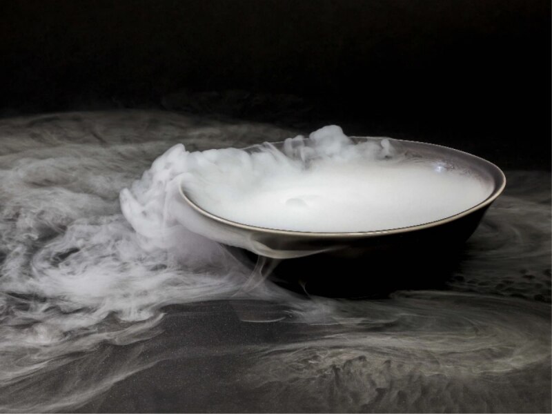 Dry Ice: क्या होती है ड्राई आइस? जानें हेल्थ के लिए क्यों है ये इतनी खतरनाक