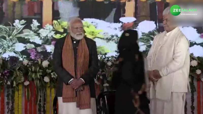 Modi Srinagar Visit: PM मोदी की कश्मीरियों के लिए सौगात, श्रीनगर में PM मोदी ने बांटे अपॉइंटमेंट लेटर