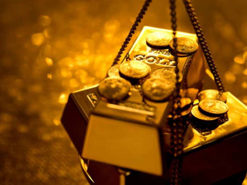 Gold Silver Price: सोने के साथ गिरे चांदी के भाव, जानें आज किस रेट पर मिलेगा 10 ग्राम गोल्ड