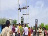 Bhilwara News: जहाजपुर में बिजली के खंभे पर चढ़ा युवक, सिस्टम इंप्रूवमेंट में लगी डीपी को हटाने का मामला 