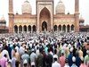 मस्जिदों में पढ़ी गई अलविदा जुमे की नमाज़; सजदे में झुके हज़ारों सिर; देखिए Photos