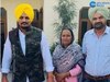 Sidhu Moosewala News: ਸਿੱਧੂ ਮੂਸੇਵਾਲਾ ਦੀ ਮਾਤਾ ਦੇ ਜਾਅਲੀ ਦਸਤਖ਼ਤ ਕਰਕੇ ਪੈਨਸ਼ਨ ਲਗਾਉਣ ਦਾ ਮਾਮਲਾ ਆਇਆ ਸਹਾਮਣੇ