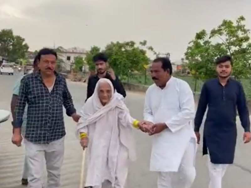 110 year old Bano Apa voted at Tonk Lok Sabha seat 