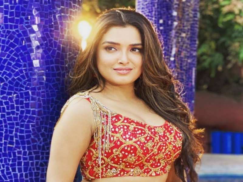 अदनान सामी के गाने 'तेरा चेहरा' पर आम्रपाली दुबे ने बनाई रील; शेयर किया वीडियो