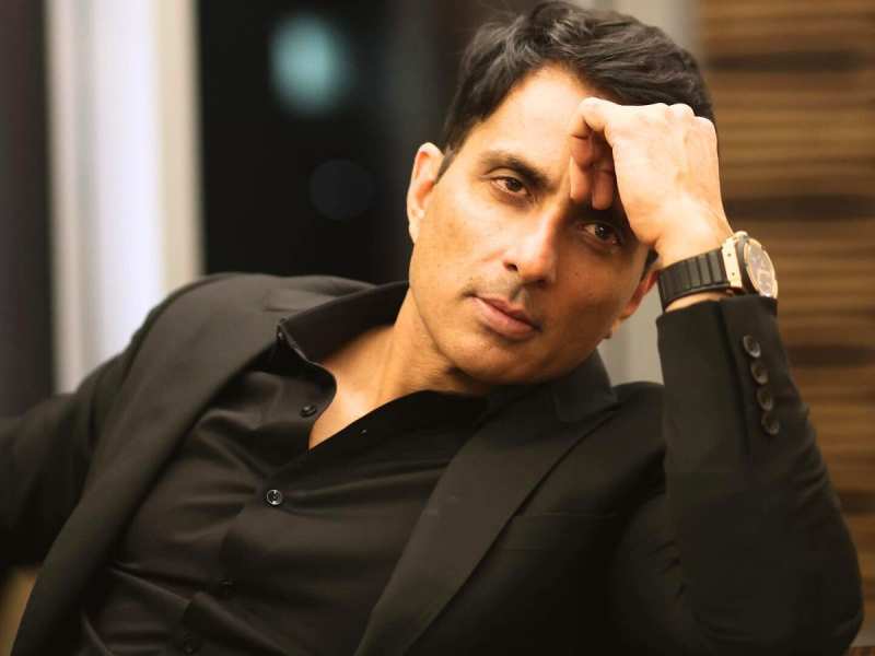 61 घंटे बाद फिर शुरू हुआ Sonu Sood का व्हाट्सएप अकाउंट, आखिर क्या है ये मामला?