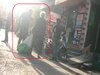 बुजुर्ग को पीटता युवक