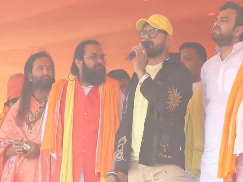 Khesari Lal Yadav reached nomination of independent candidate Jeevan Yadav  in Siwan Lok Sabha Seat | Siwan Lok Sabha Seat: निर्दलीय प्रत्याशी जीवन यादव  के नामांकन में पहुंचे खेसारी लाल, बेकाबू ...