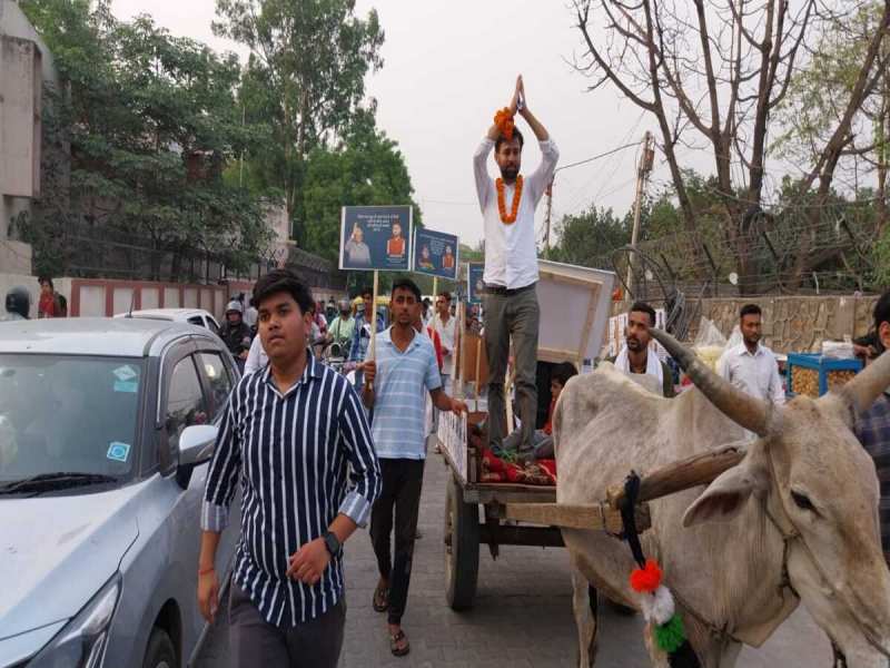 lok sabha election candidate from new delhi lok sabha campaigning on bullock cart