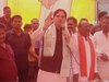 ये मेरा मोबाइल नंबर है... मां के लिए सुल्तानपुर प्रचार करने पहुंचे वरुण गांधी ने खेला इमोशनल कार्ड